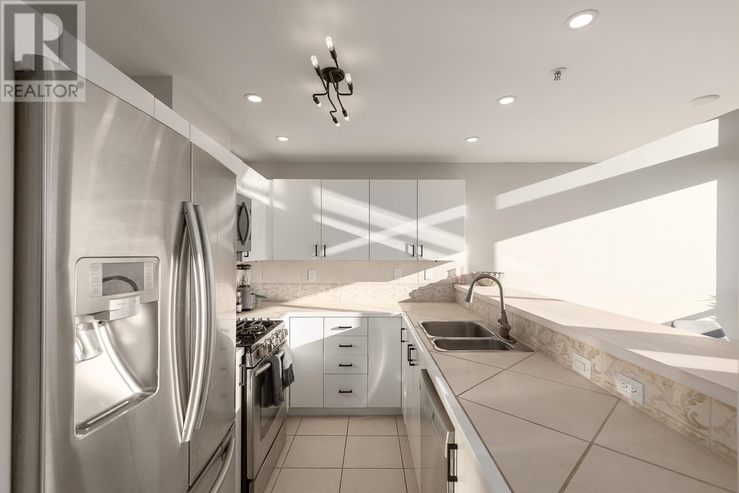 Listing Picture 8 of 35 : 3603 939 HOMER STREET, Vancouver / 溫哥華 - 魯藝地產 Yvonne Lu Group - MLS Medallion Club Member