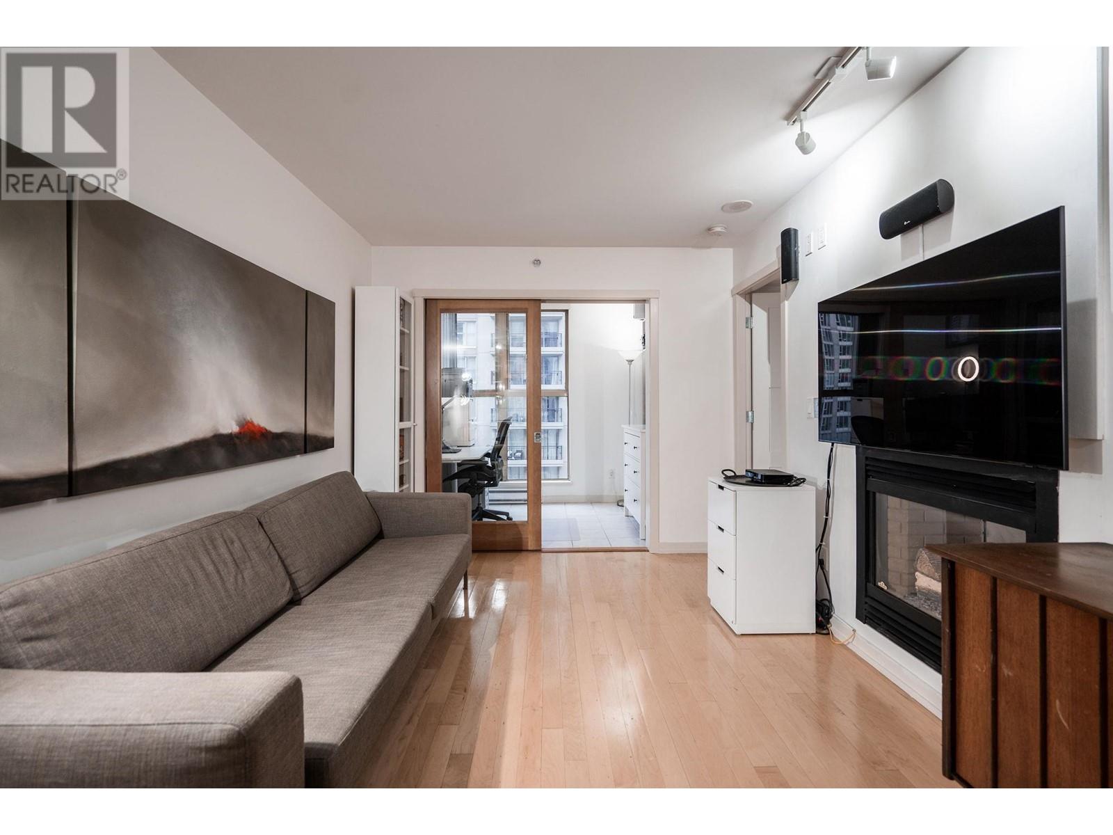 Listing Picture 11 of 28 : 1401 969 RICHARDS STREET, Vancouver / 溫哥華 - 魯藝地產 Yvonne Lu Group - MLS Medallion Club Member