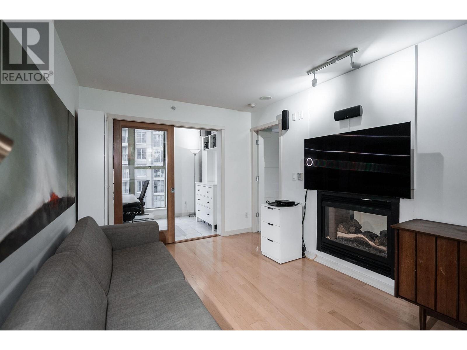 Listing Picture 14 of 28 : 1401 969 RICHARDS STREET, Vancouver / 溫哥華 - 魯藝地產 Yvonne Lu Group - MLS Medallion Club Member