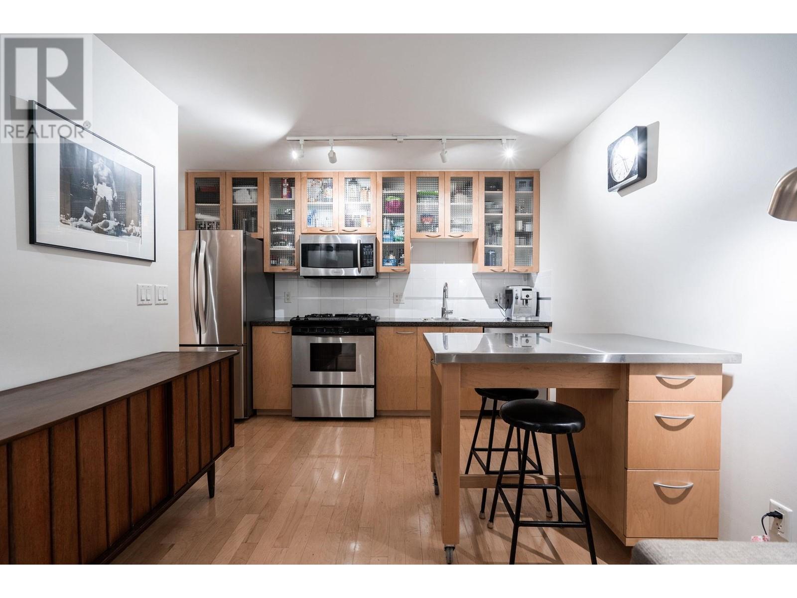 Listing Picture 3 of 28 : 1401 969 RICHARDS STREET, Vancouver / 溫哥華 - 魯藝地產 Yvonne Lu Group - MLS Medallion Club Member