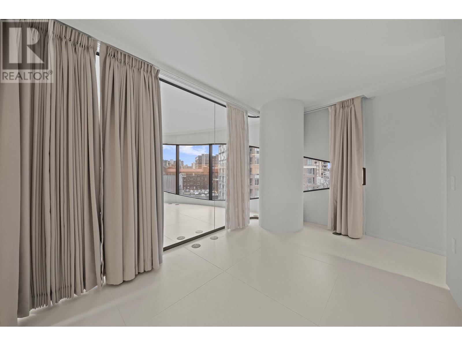 Listing Picture 18 of 29 : 702 1033 NELSON STREET, Vancouver / 溫哥華 - 魯藝地產 Yvonne Lu Group - MLS Medallion Club Member