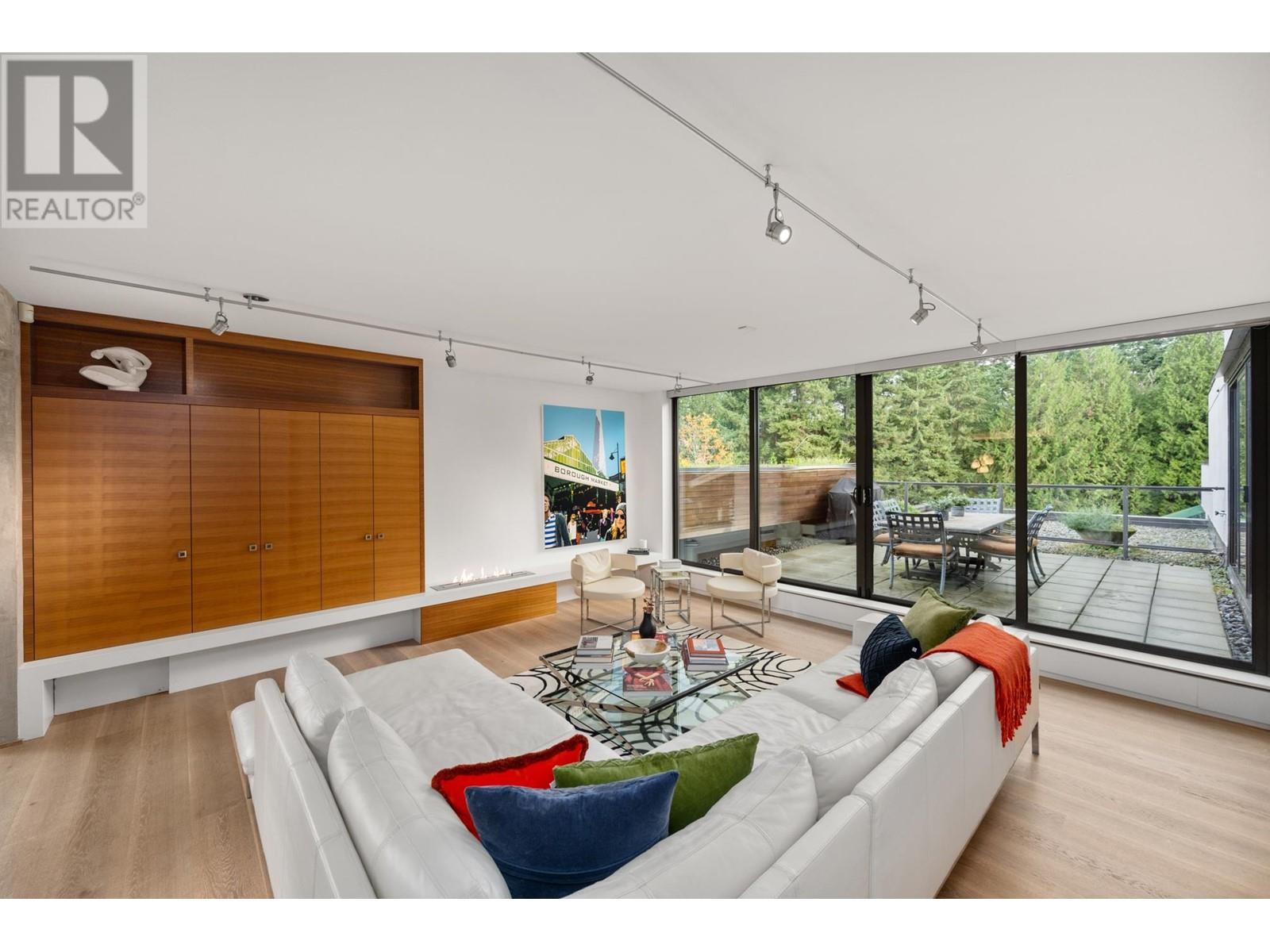 Listing Picture 2 of 40 : 306 4900 CARTIER STREET, Vancouver / 溫哥華 - 魯藝地產 Yvonne Lu Group - MLS Medallion Club Member