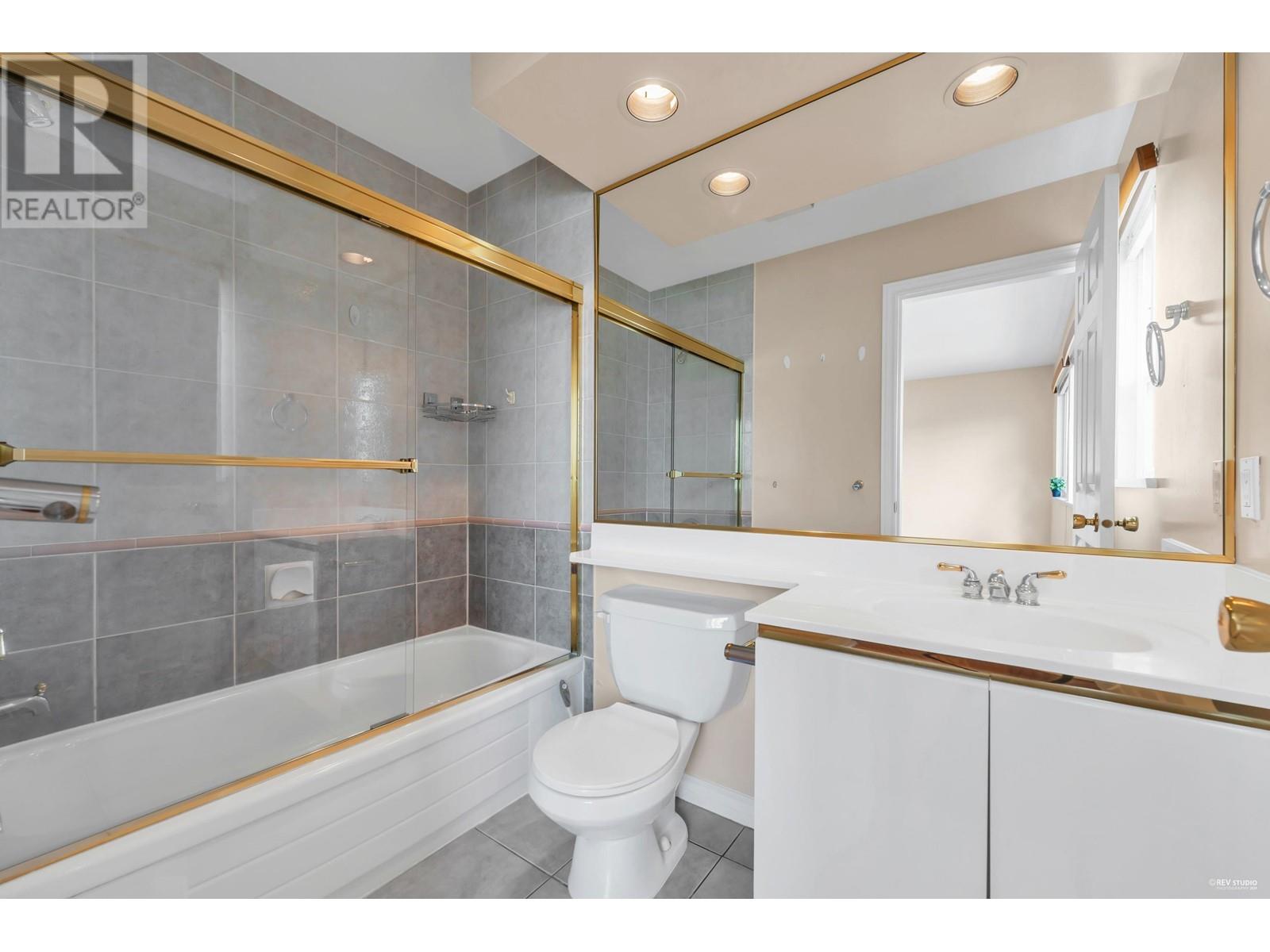 Listing Picture 19 of 32 : 10380 FINLAYSON DRIVE, Richmond / 烈治文 - 魯藝地產 Yvonne Lu Group - MLS Medallion Club Member