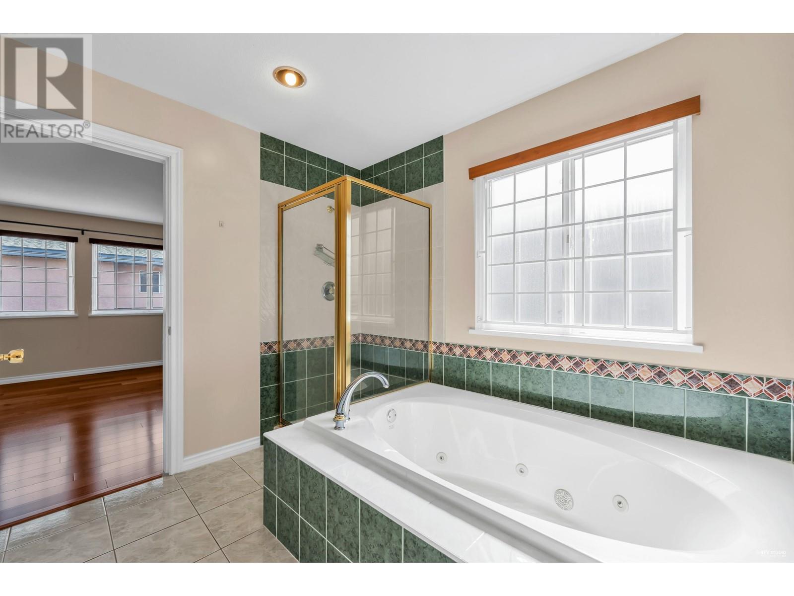 Listing Picture 29 of 32 : 10380 FINLAYSON DRIVE, Richmond / 烈治文 - 魯藝地產 Yvonne Lu Group - MLS Medallion Club Member