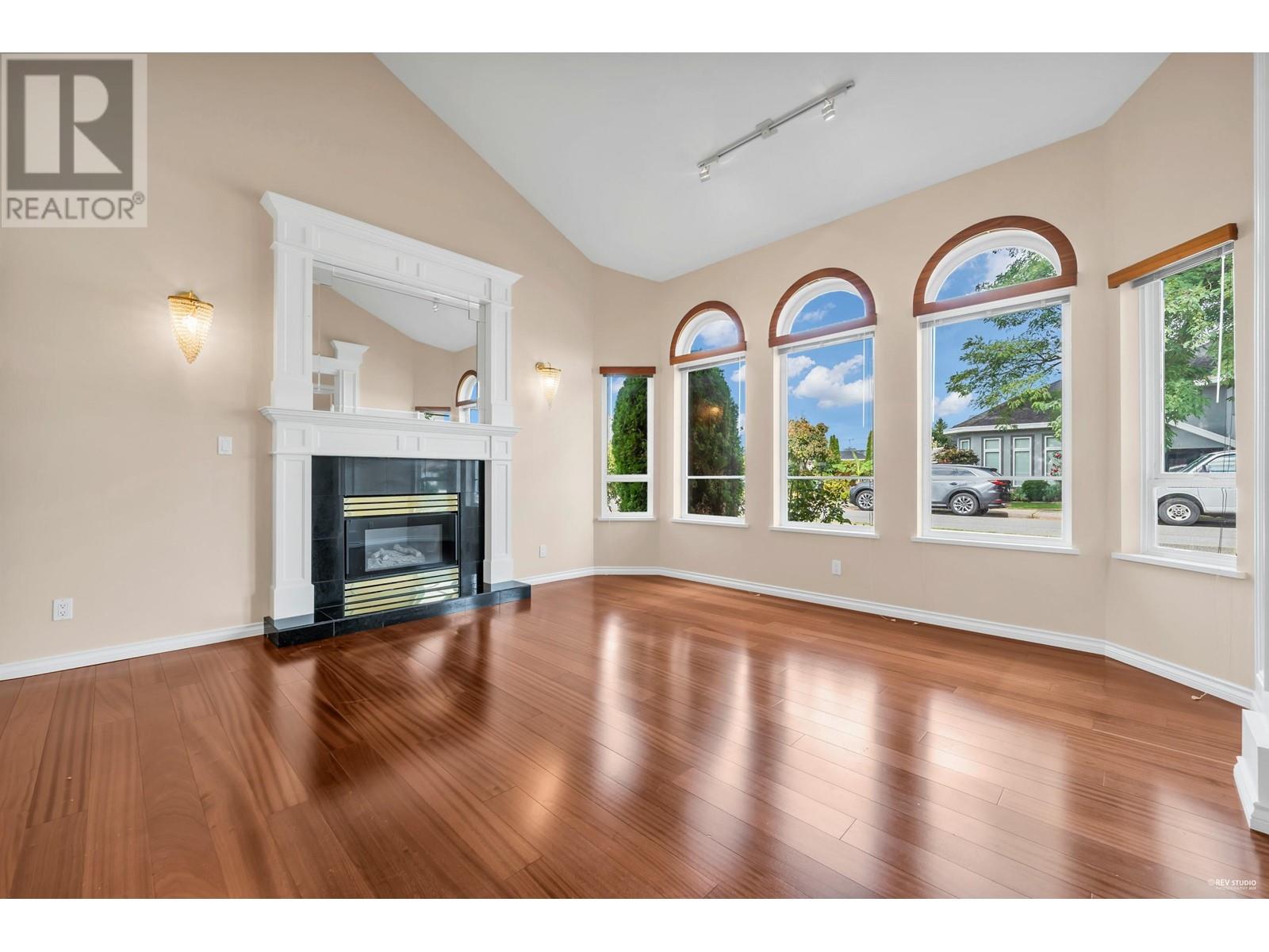 Listing Picture 6 of 32 : 10380 FINLAYSON DRIVE, Richmond / 烈治文 - 魯藝地產 Yvonne Lu Group - MLS Medallion Club Member