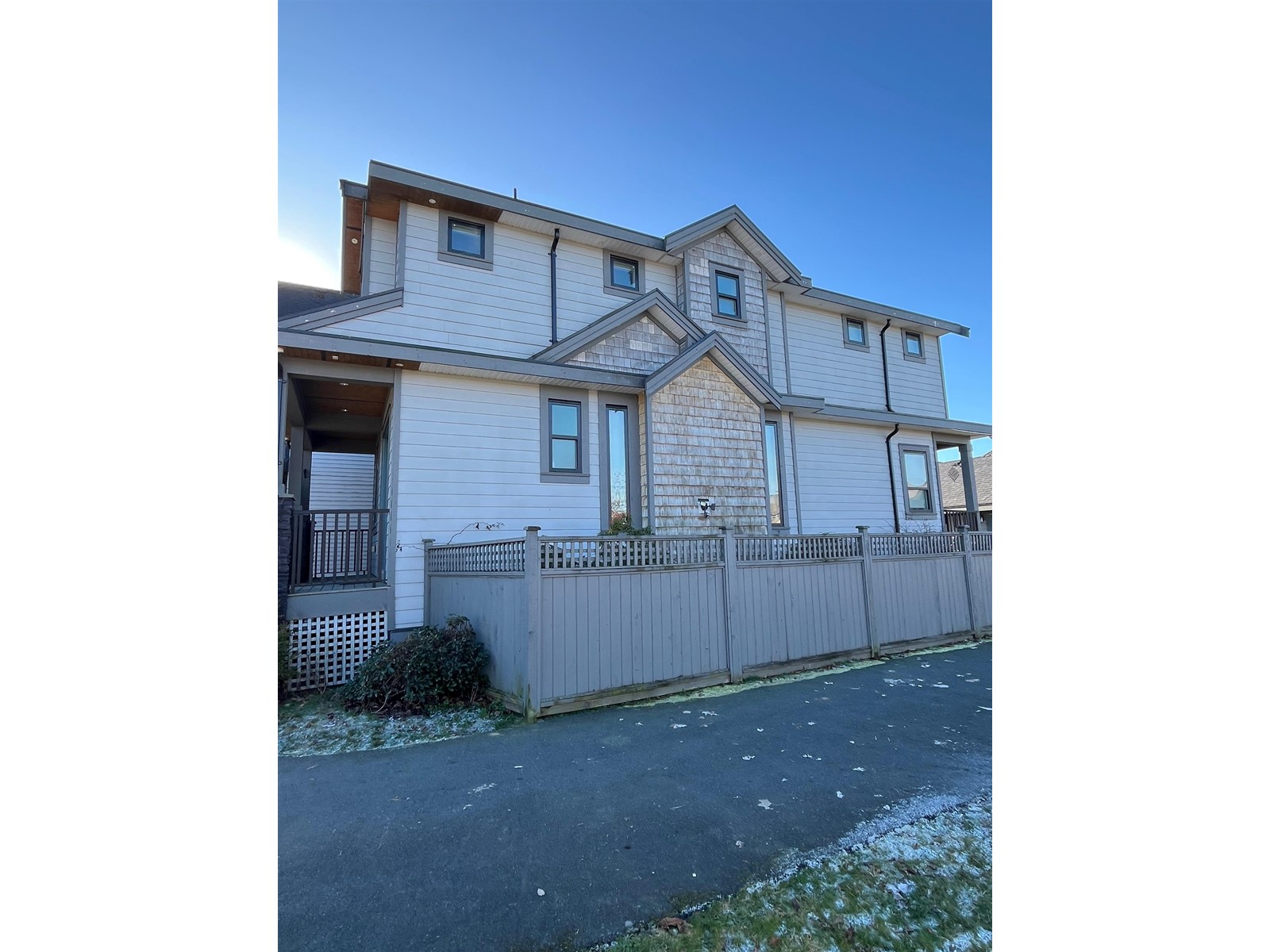 Property at 7299 194A STREET image 4