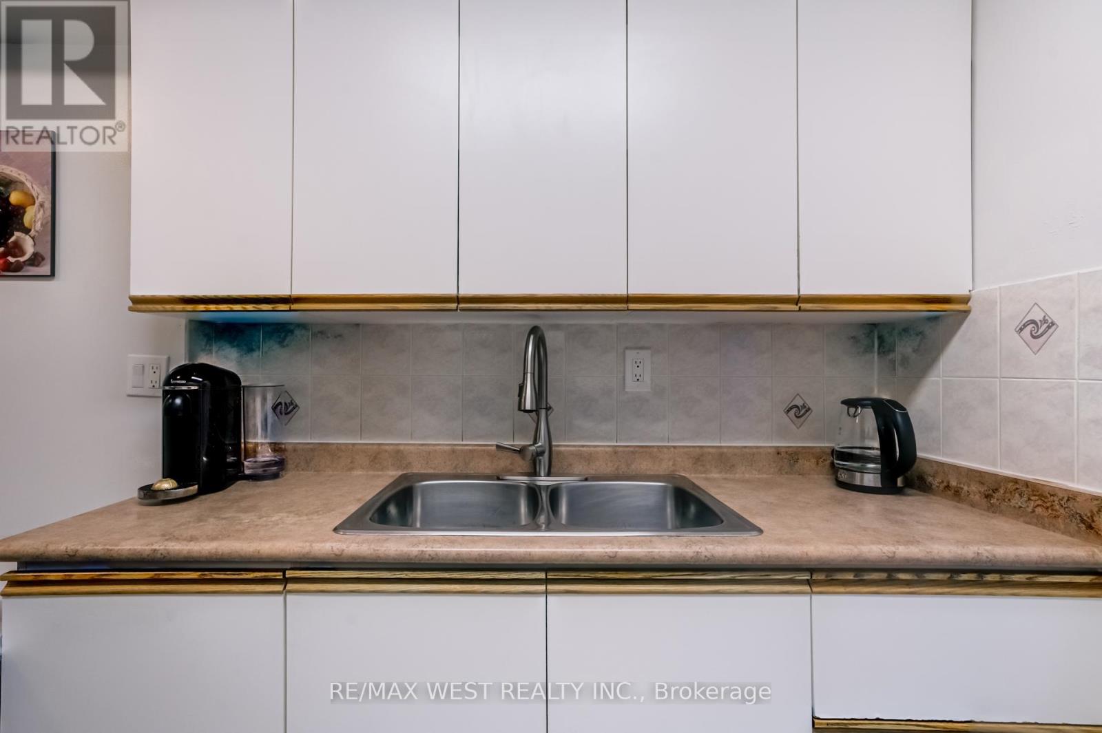 209 - 340 Dixon Road, Toronto, Ontario  M9R 1T1 - Photo 17 - W11978862