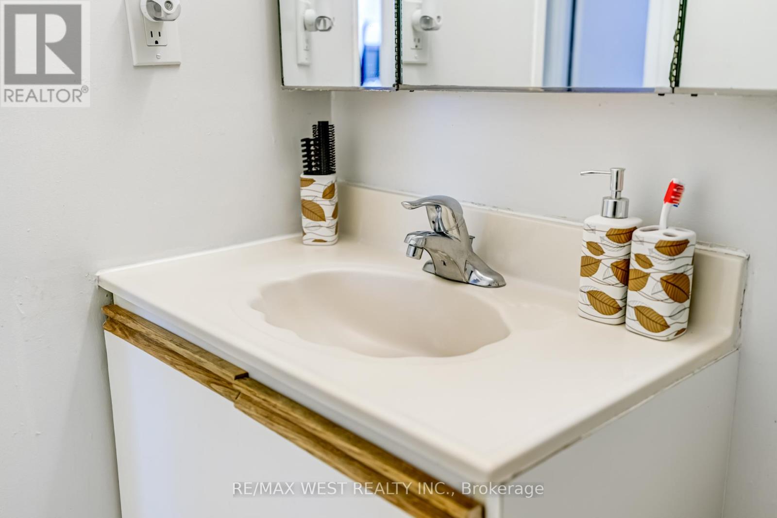 209 - 340 Dixon Road, Toronto, Ontario  M9R 1T1 - Photo 28 - W11978862