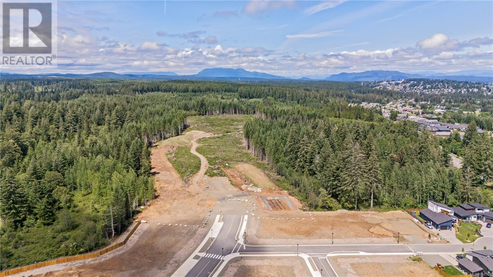 Property at 800 Salal St image 4