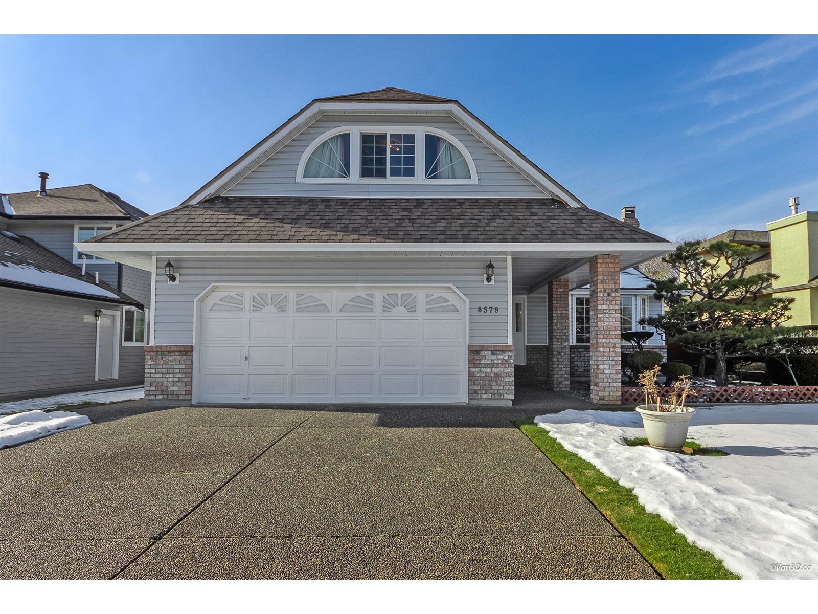 8579 142A STREET, surrey, British Columbia