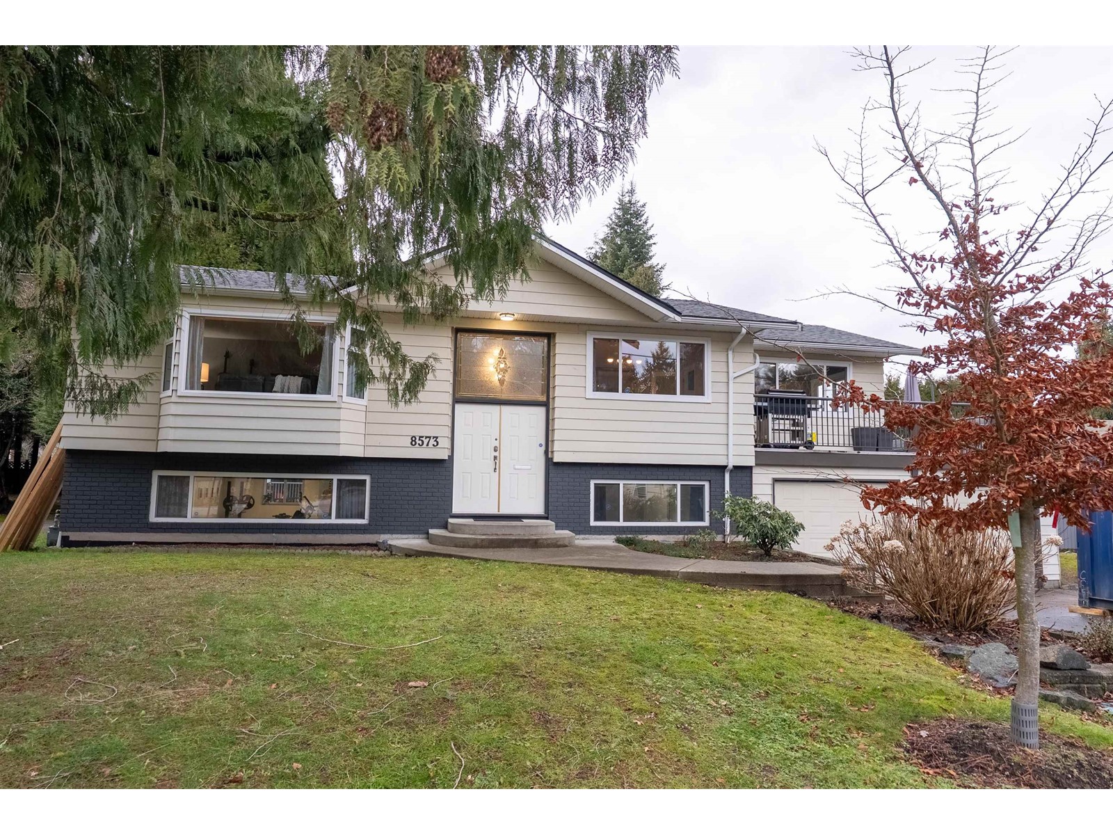 Property at 8573 109B STREET image 3