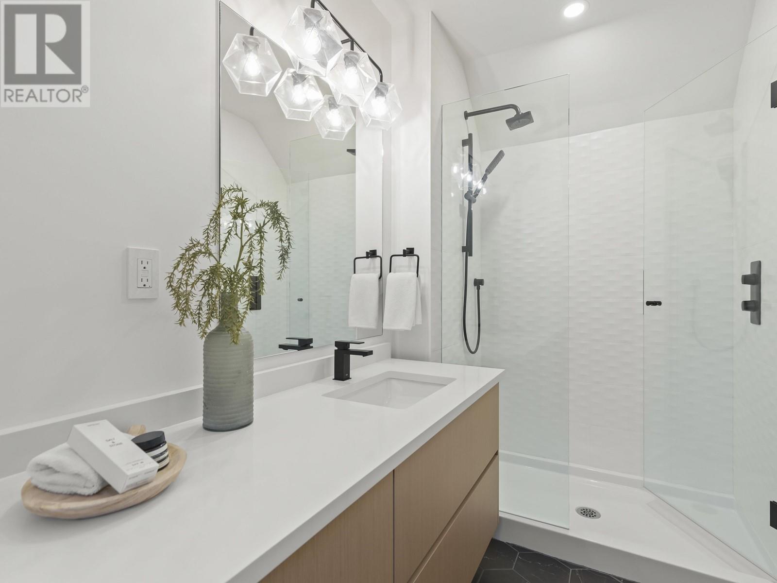 Listing Picture 37 of 39 : 1 3830 W 23RD AVENUE, Vancouver / 溫哥華 - 魯藝地產 Yvonne Lu Group - MLS Medallion Club Member