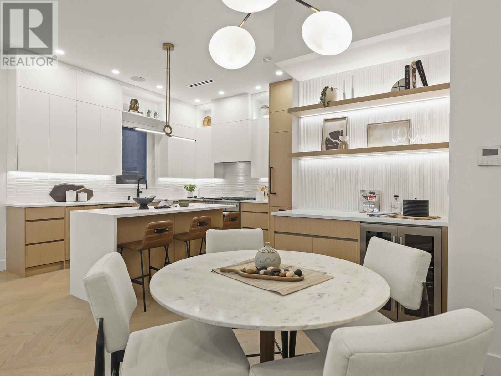 Listing Picture 14 of 39 : 1 3830 W 23RD AVENUE, Vancouver / 溫哥華 - 魯藝地產 Yvonne Lu Group - MLS Medallion Club Member