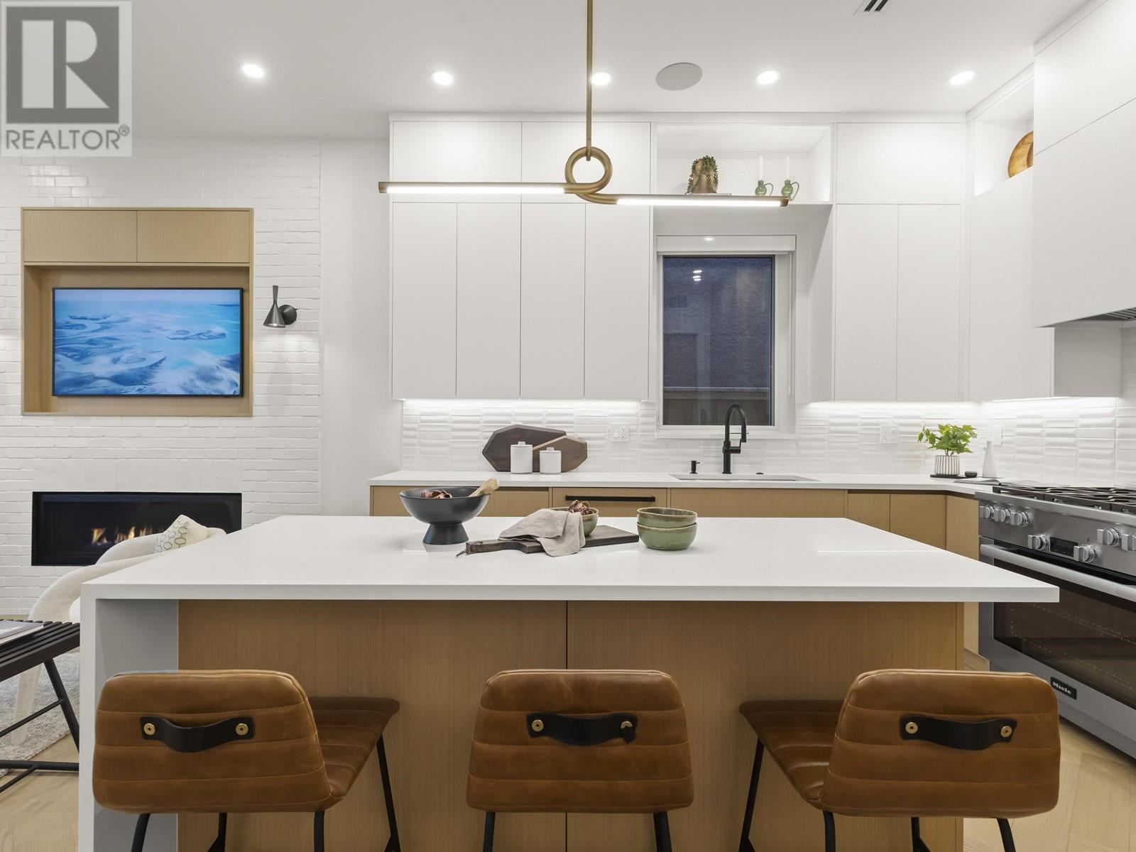 Listing Picture 8 of 39 : 1 3830 W 23RD AVENUE, Vancouver / 溫哥華 - 魯藝地產 Yvonne Lu Group - MLS Medallion Club Member