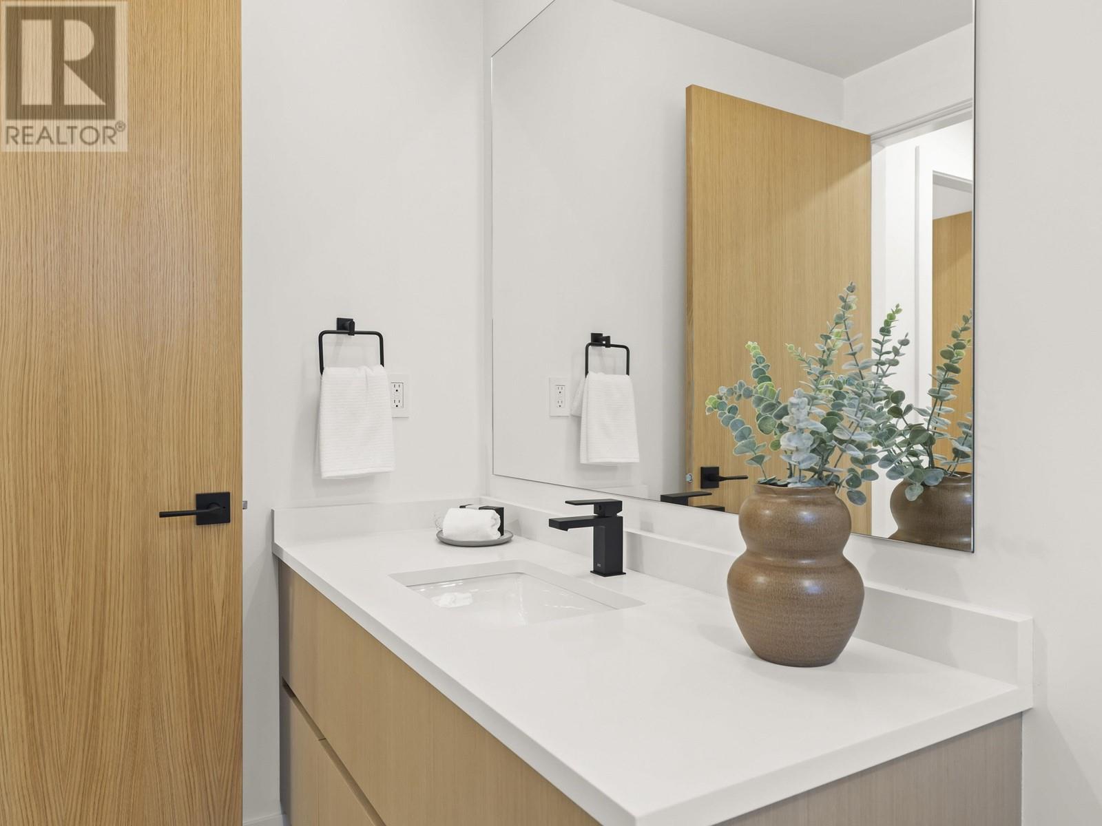 Listing Picture 21 of 39 : 1 3830 W 23RD AVENUE, Vancouver / 溫哥華 - 魯藝地產 Yvonne Lu Group - MLS Medallion Club Member