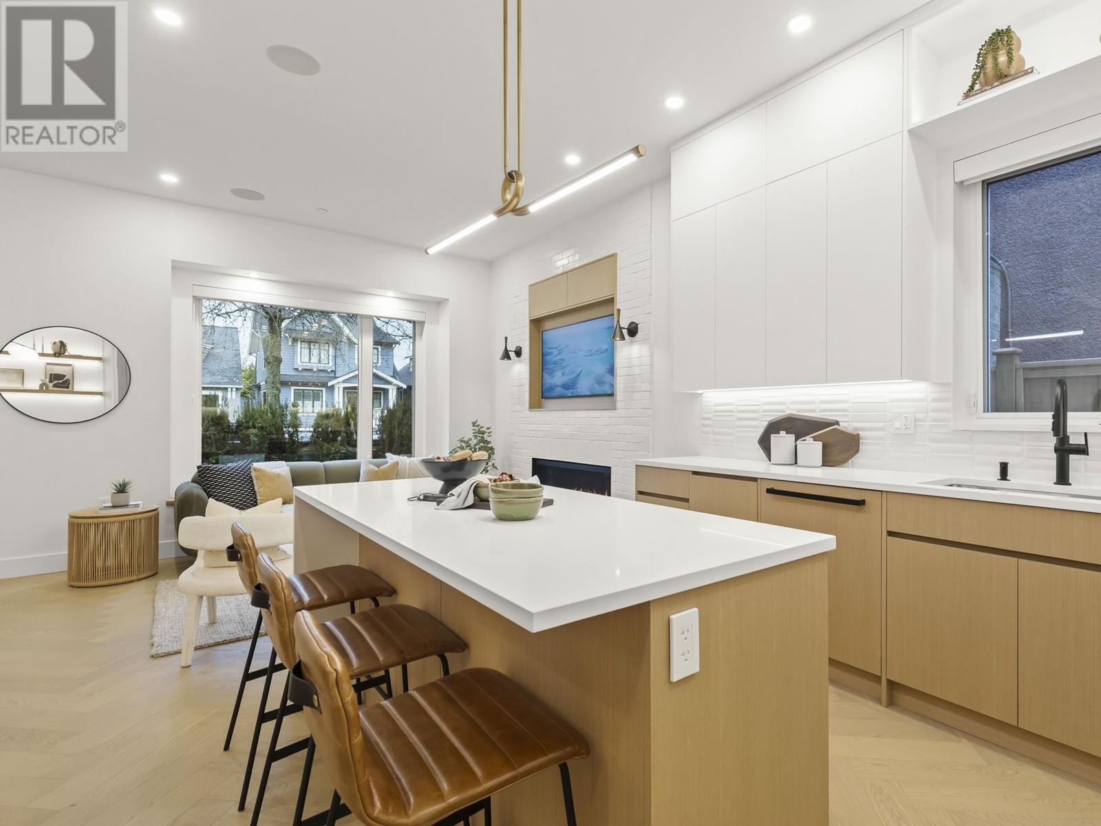 Listing Picture 9 of 39 : 1 3830 W 23RD AVENUE, Vancouver / 溫哥華 - 魯藝地產 Yvonne Lu Group - MLS Medallion Club Member