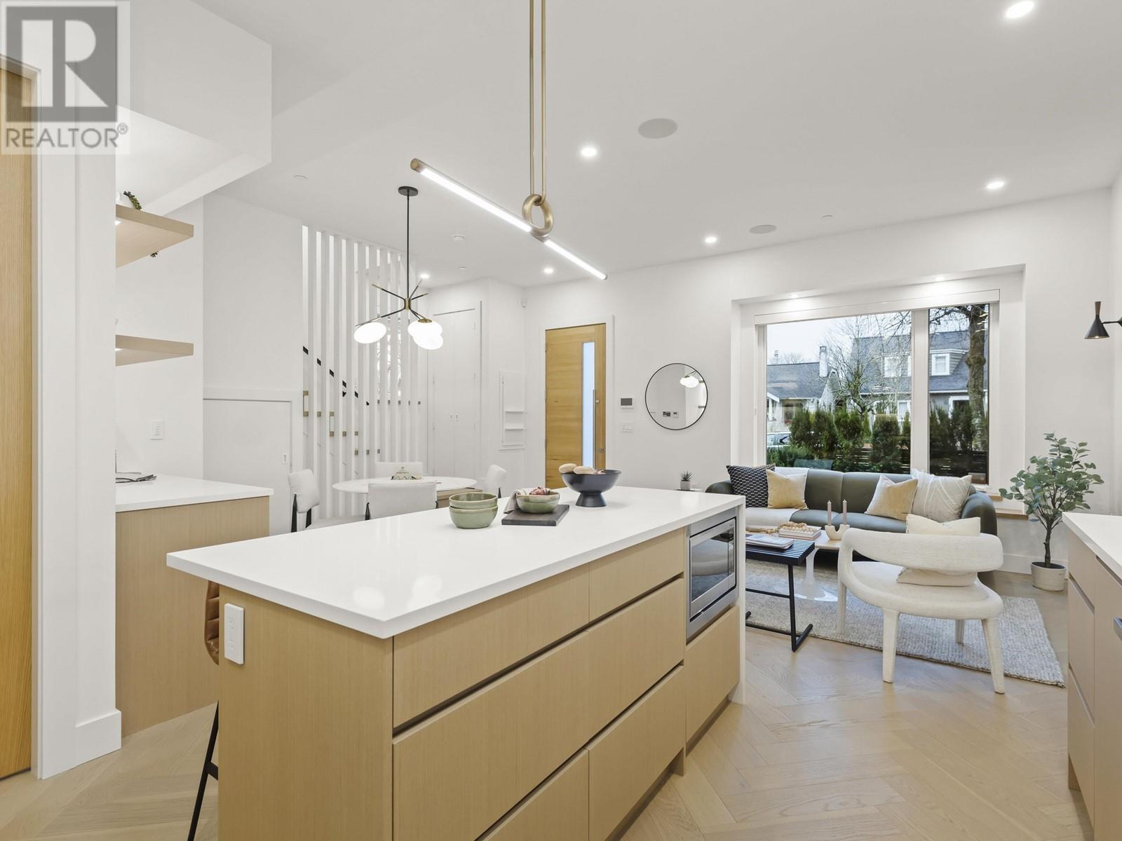 Listing Picture 11 of 39 : 1 3830 W 23RD AVENUE, Vancouver / 溫哥華 - 魯藝地產 Yvonne Lu Group - MLS Medallion Club Member