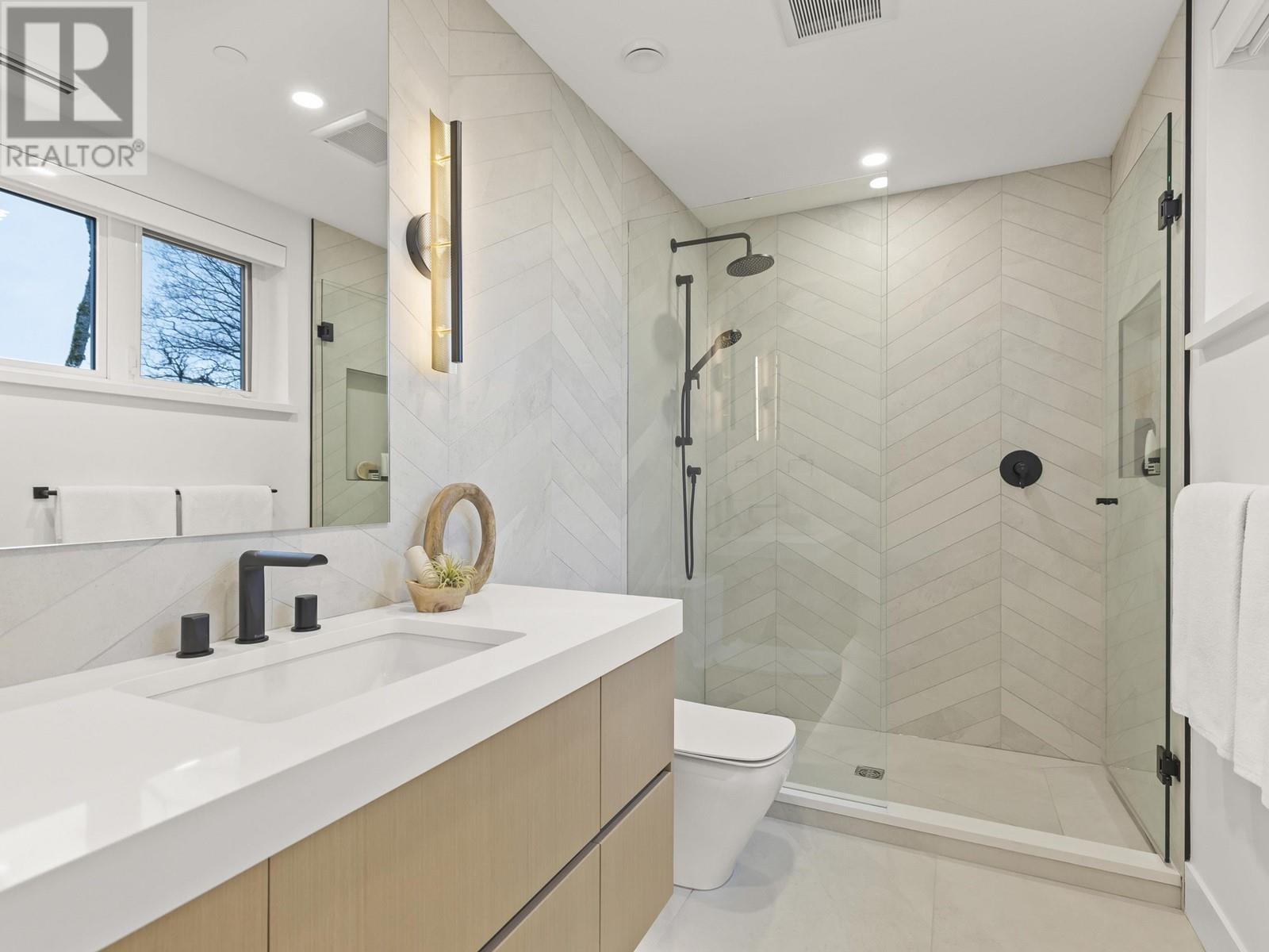 Listing Picture 28 of 39 : 1 3830 W 23RD AVENUE, Vancouver / 溫哥華 - 魯藝地產 Yvonne Lu Group - MLS Medallion Club Member