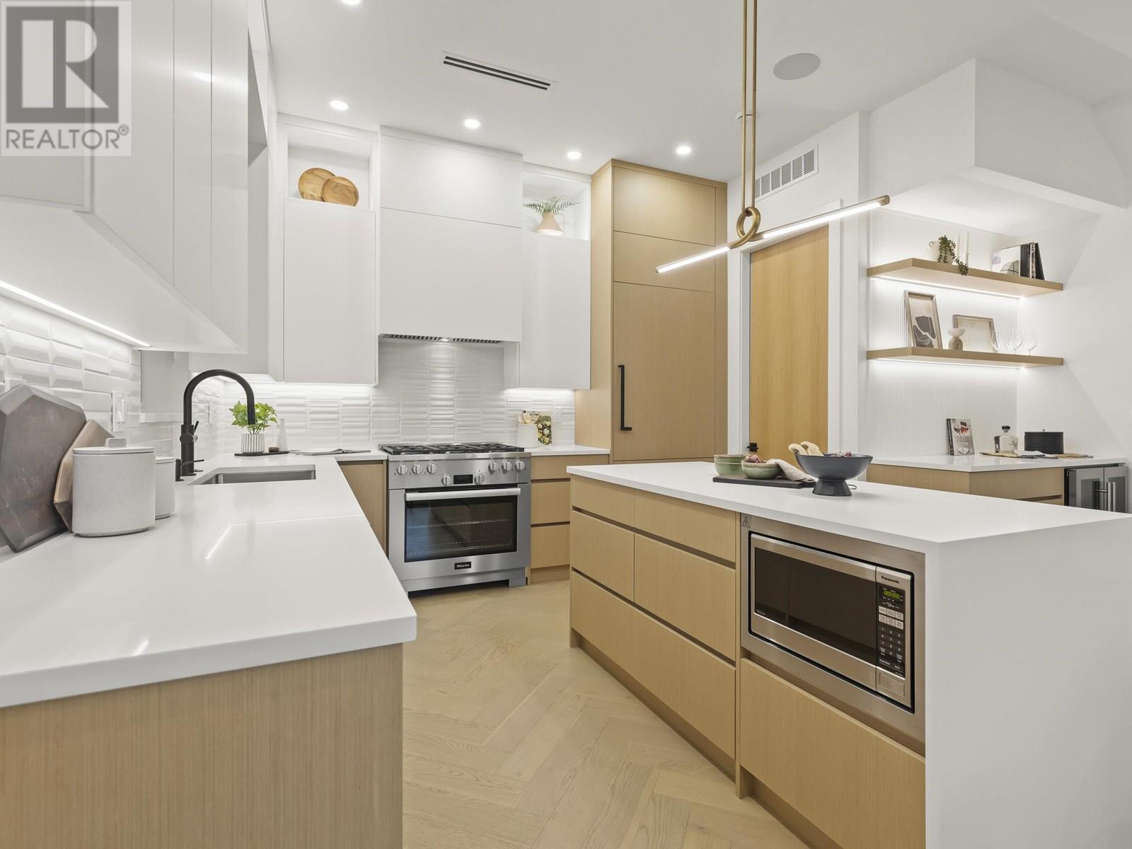 Listing Picture 6 of 39 : 1 3830 W 23RD AVENUE, Vancouver / 溫哥華 - 魯藝地產 Yvonne Lu Group - MLS Medallion Club Member