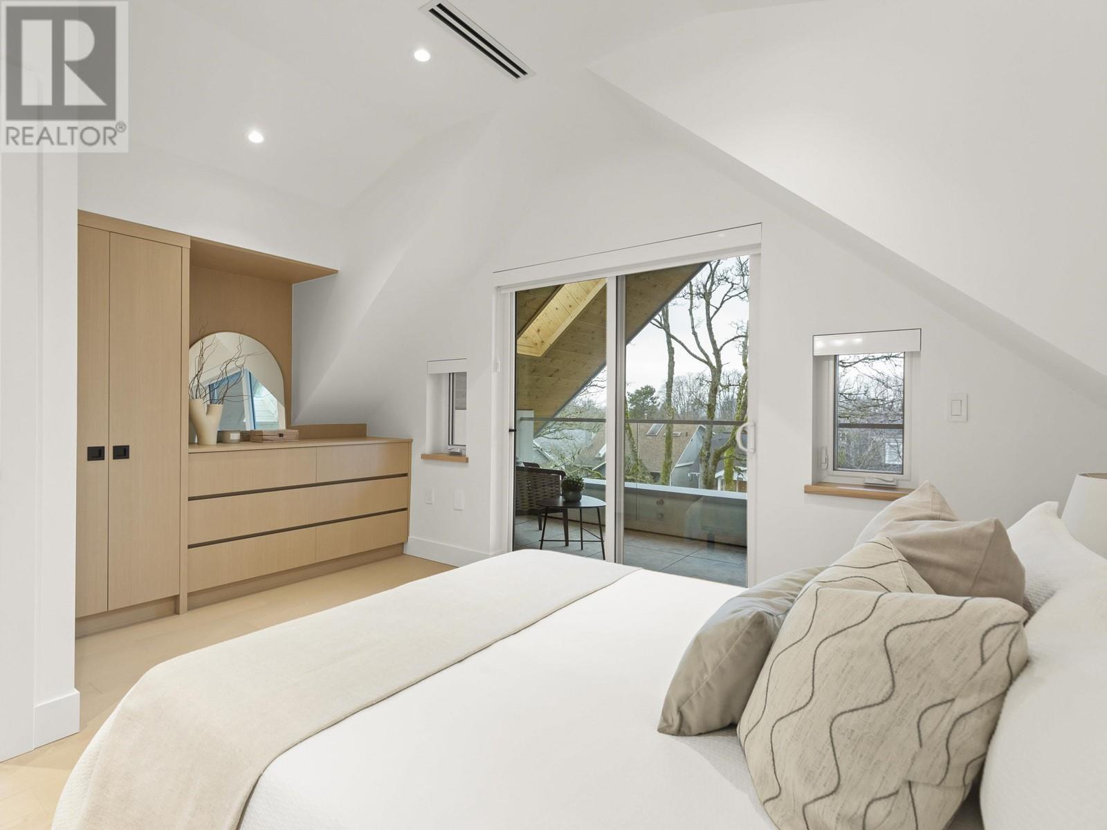 Listing Picture 33 of 39 : 1 3830 W 23RD AVENUE, Vancouver / 溫哥華 - 魯藝地產 Yvonne Lu Group - MLS Medallion Club Member