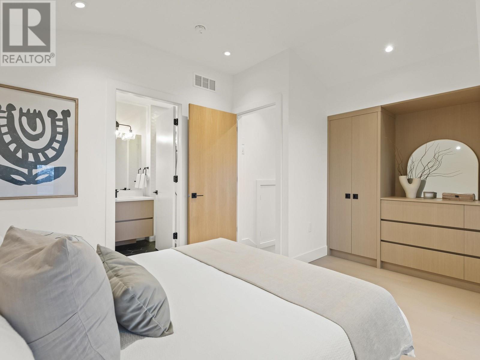 Listing Picture 35 of 39 : 1 3830 W 23RD AVENUE, Vancouver / 溫哥華 - 魯藝地產 Yvonne Lu Group - MLS Medallion Club Member