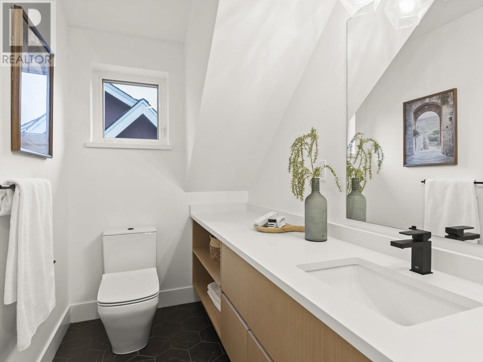 Listing Picture 36 of 39 : 1 3830 W 23RD AVENUE, Vancouver / 溫哥華 - 魯藝地產 Yvonne Lu Group - MLS Medallion Club Member