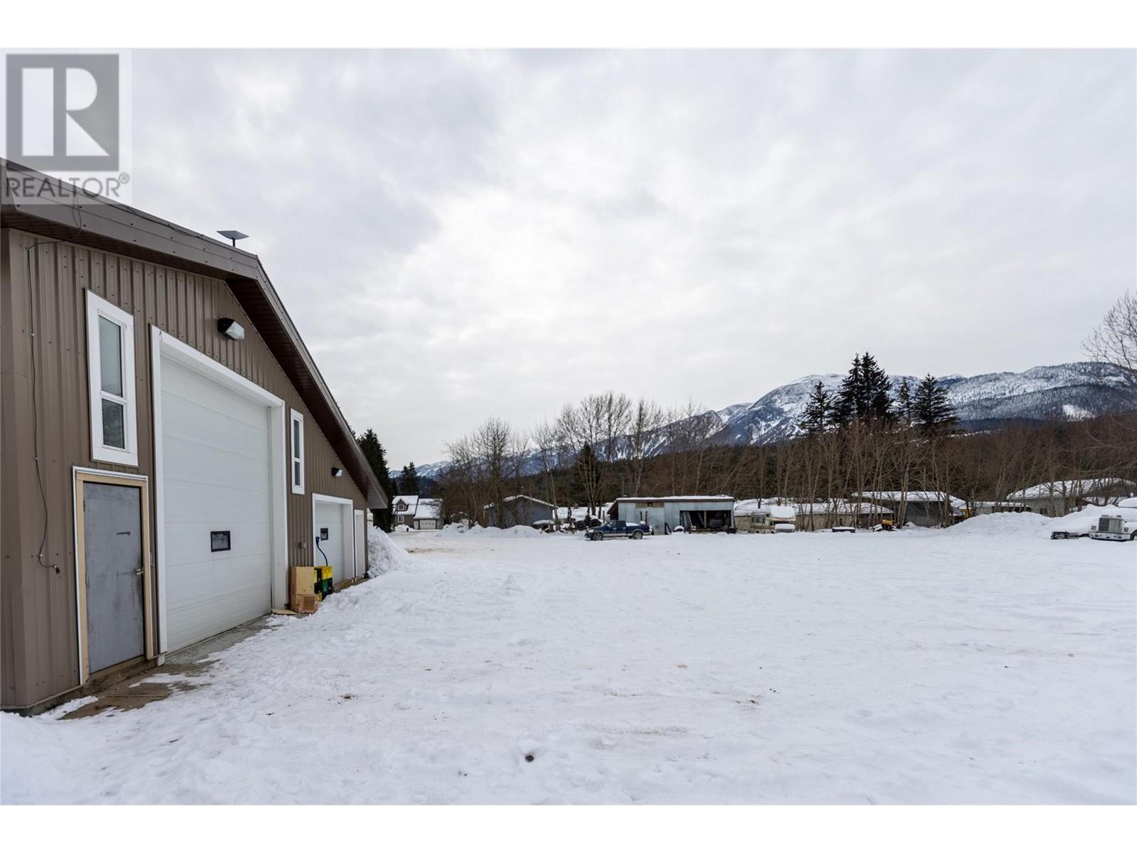 1960 Big Eddy Road, Revelstoke, British Columbia  V0E 2S0 - Photo 10 - 10335787