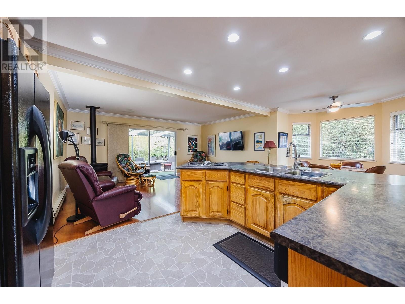 23215 122b Avenue, Maple Ridge, British Columbia  V2X 0R2 - Photo 4 - R2968398