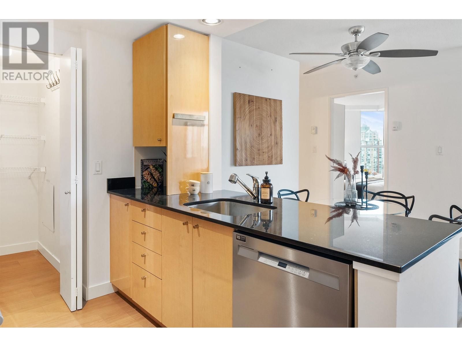 Listing Picture 16 of 40 : 3609 1009 EXPO BOULEVARD, Vancouver / 溫哥華 - 魯藝地產 Yvonne Lu Group - MLS Medallion Club Member