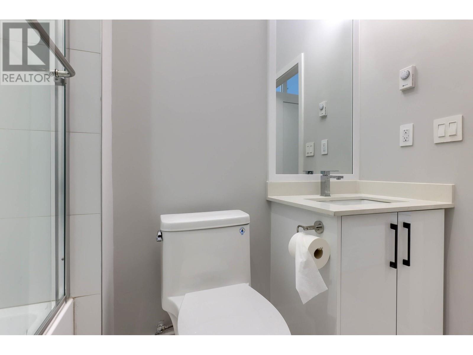 Listing Picture 13 of 18 : 102 3050 KINGSWAY, Vancouver / 溫哥華 - 魯藝地產 Yvonne Lu Group - MLS Medallion Club Member