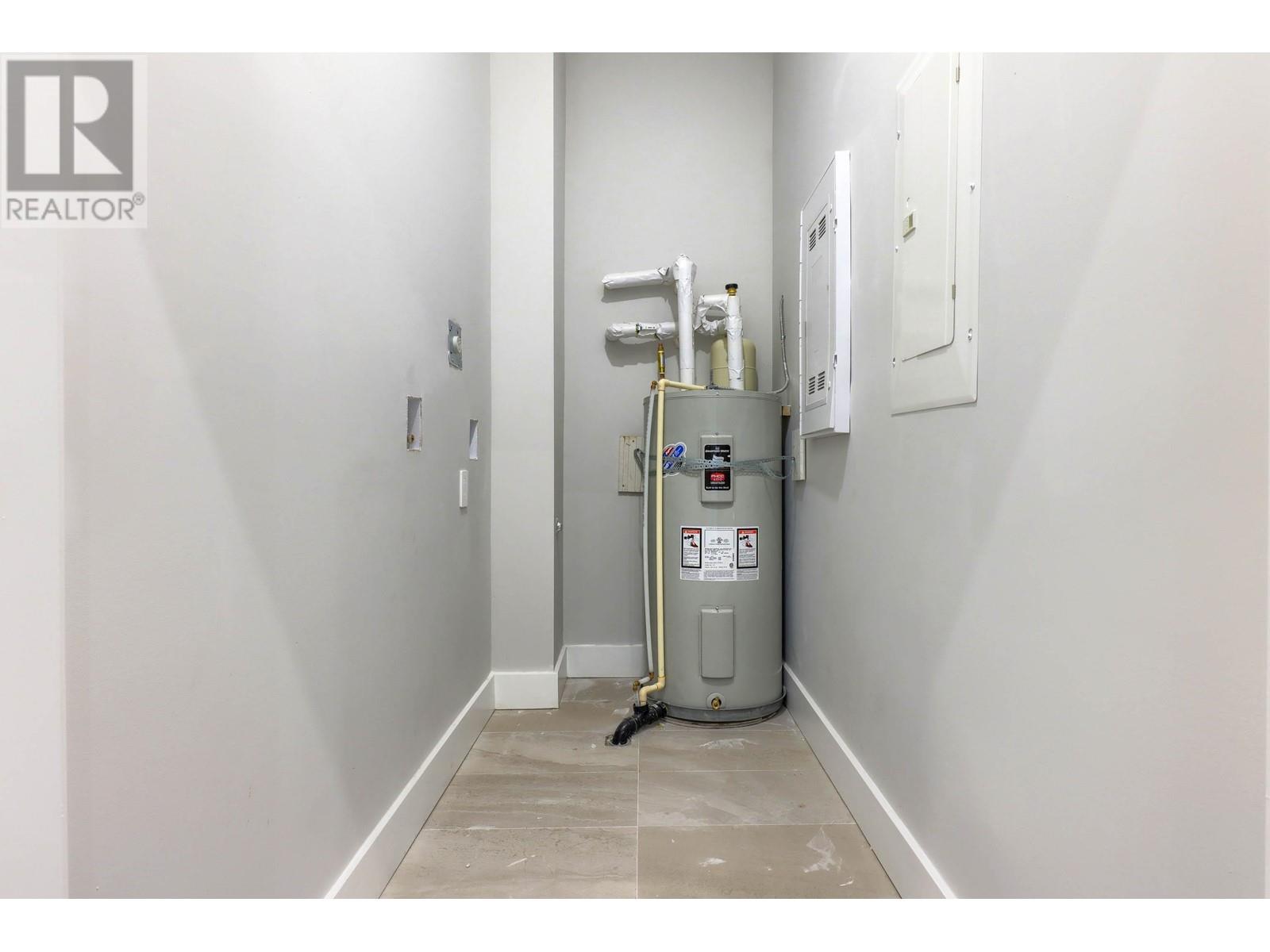 Listing Picture 17 of 18 : 102 3050 KINGSWAY, Vancouver / 溫哥華 - 魯藝地產 Yvonne Lu Group - MLS Medallion Club Member