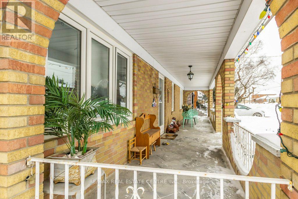 156 Calvington Drive, Toronto, Ontario  M3M 2M6 - Photo 4 - W11979137