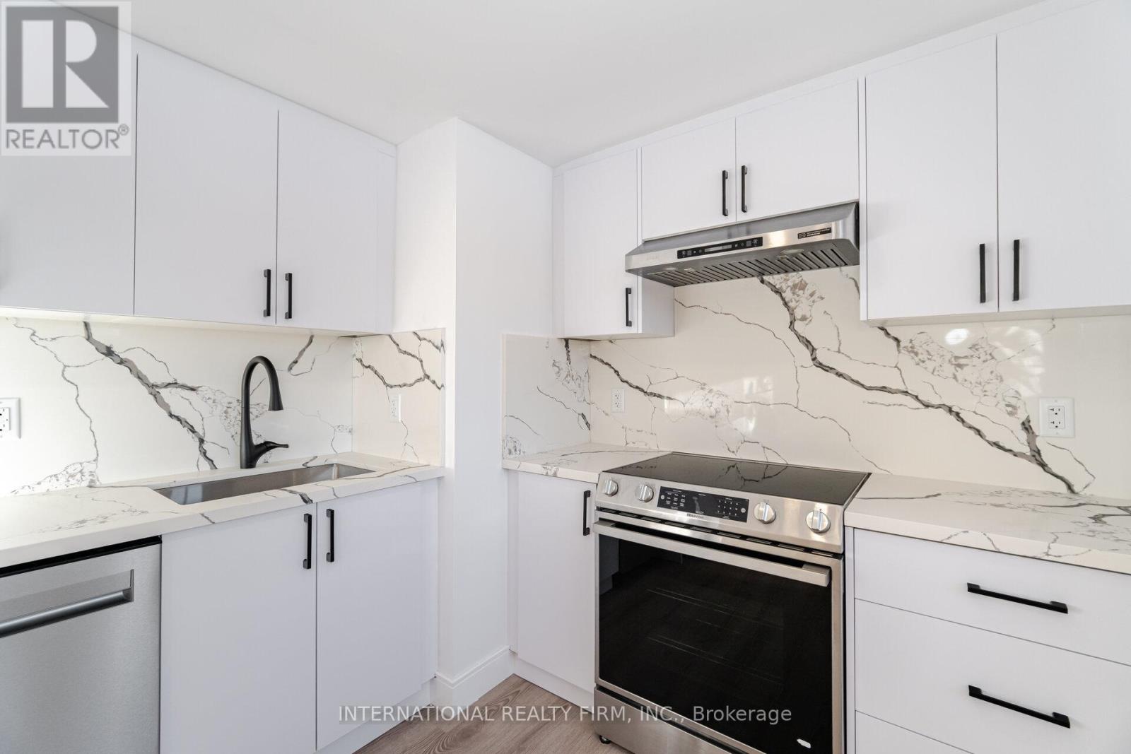 Unit #4 - 25 Templar Drive, Toronto, Ontario  M9R 3C6 - Photo 6 - W11979141