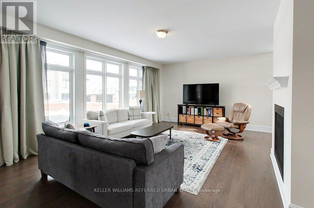 Property at 161 SPRINGSIDE CRESCENT image 4