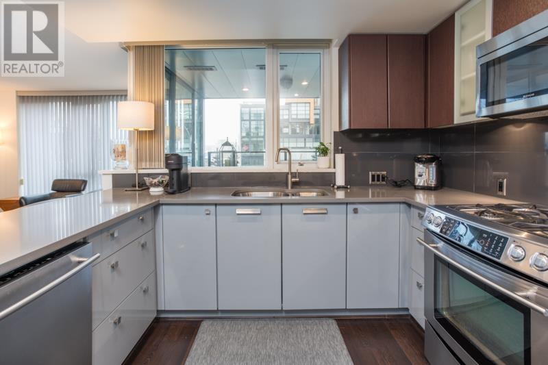 Property at 3001 8080 GRANVILLE AVENUE image 2