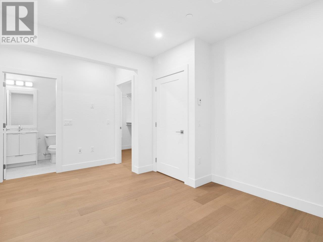 Listing Picture 13 of 26 : 4867 LANARK STREET, Vancouver / 溫哥華 - 魯藝地產 Yvonne Lu Group - MLS Medallion Club Member