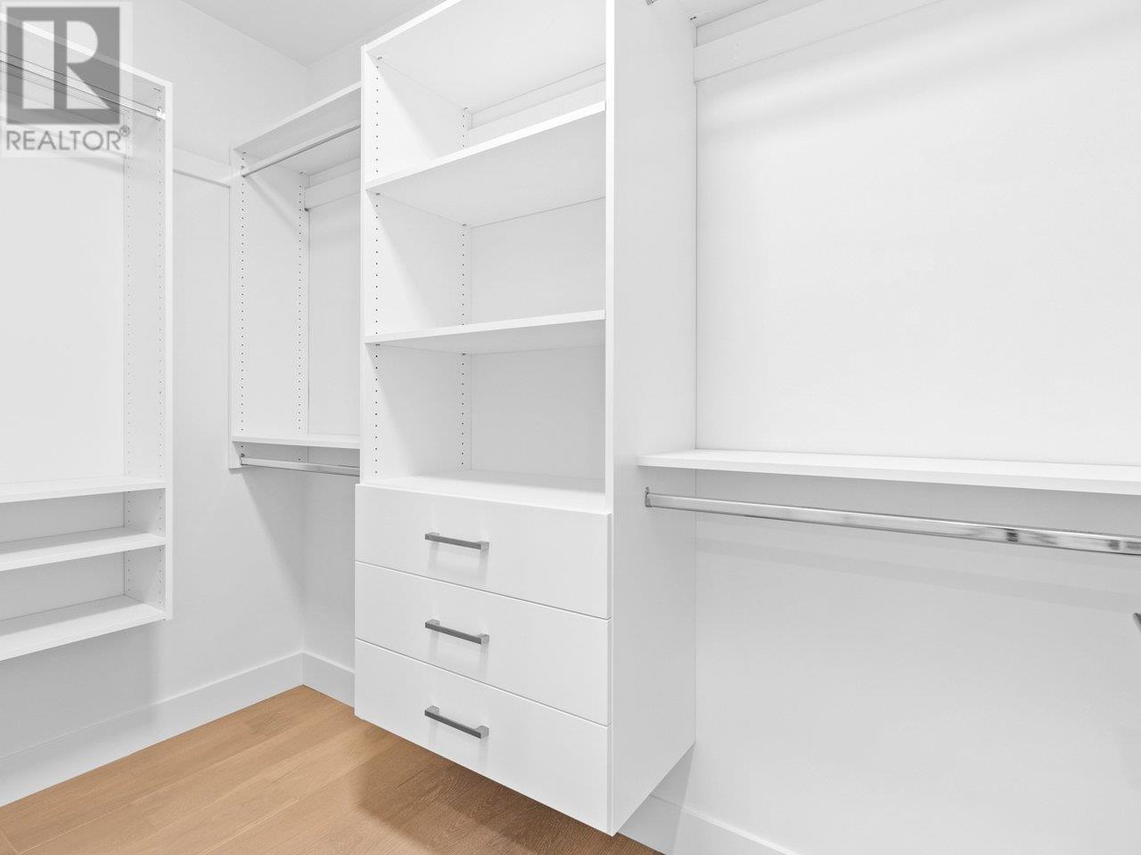 Listing Picture 15 of 26 : 4867 LANARK STREET, Vancouver / 溫哥華 - 魯藝地產 Yvonne Lu Group - MLS Medallion Club Member