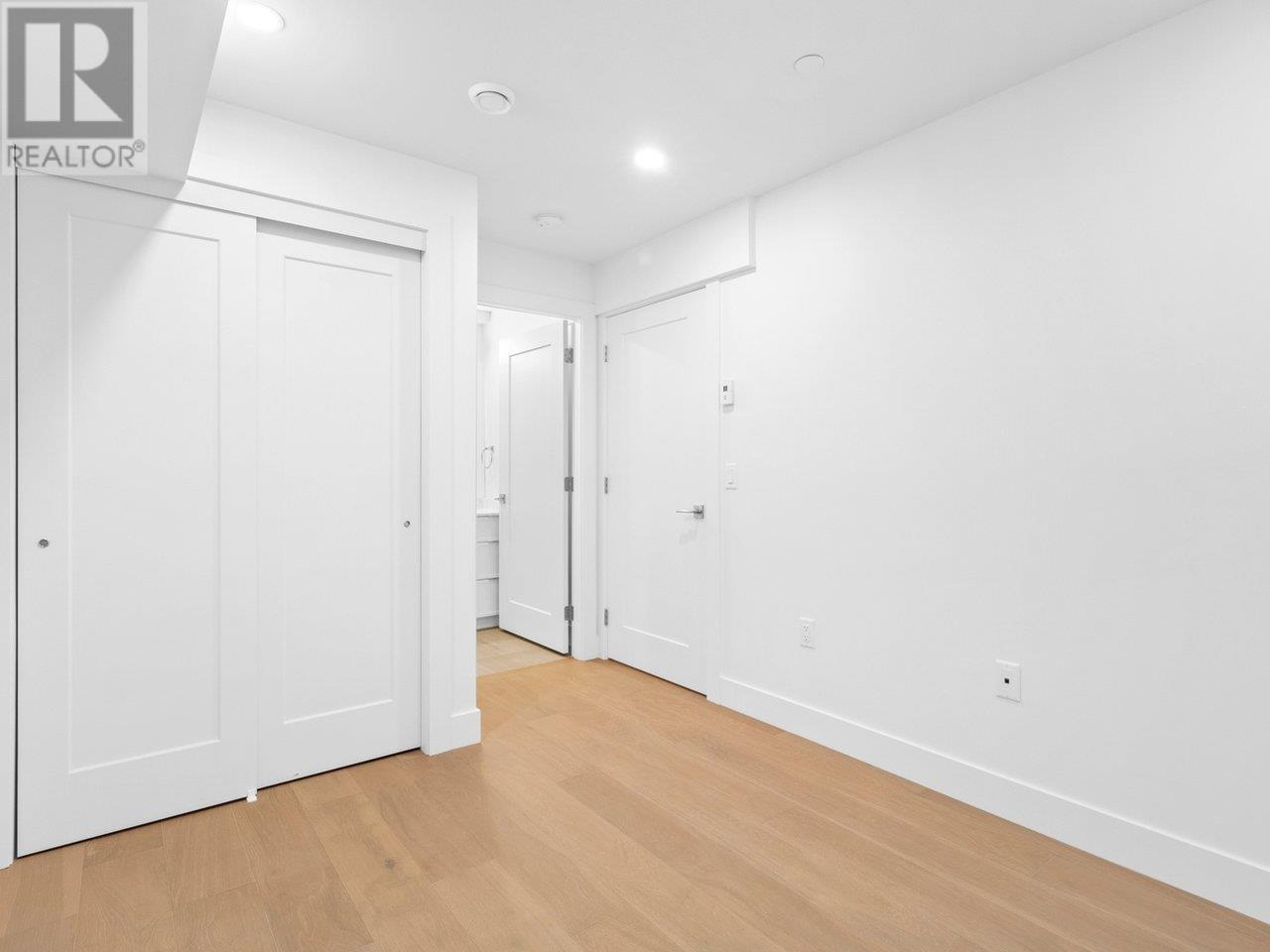 Listing Picture 18 of 26 : 4867 LANARK STREET, Vancouver / 溫哥華 - 魯藝地產 Yvonne Lu Group - MLS Medallion Club Member