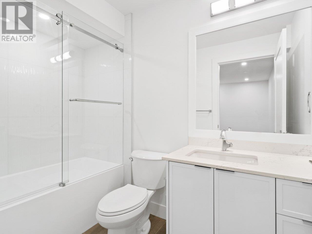 Listing Picture 19 of 26 : 4867 LANARK STREET, Vancouver / 溫哥華 - 魯藝地產 Yvonne Lu Group - MLS Medallion Club Member