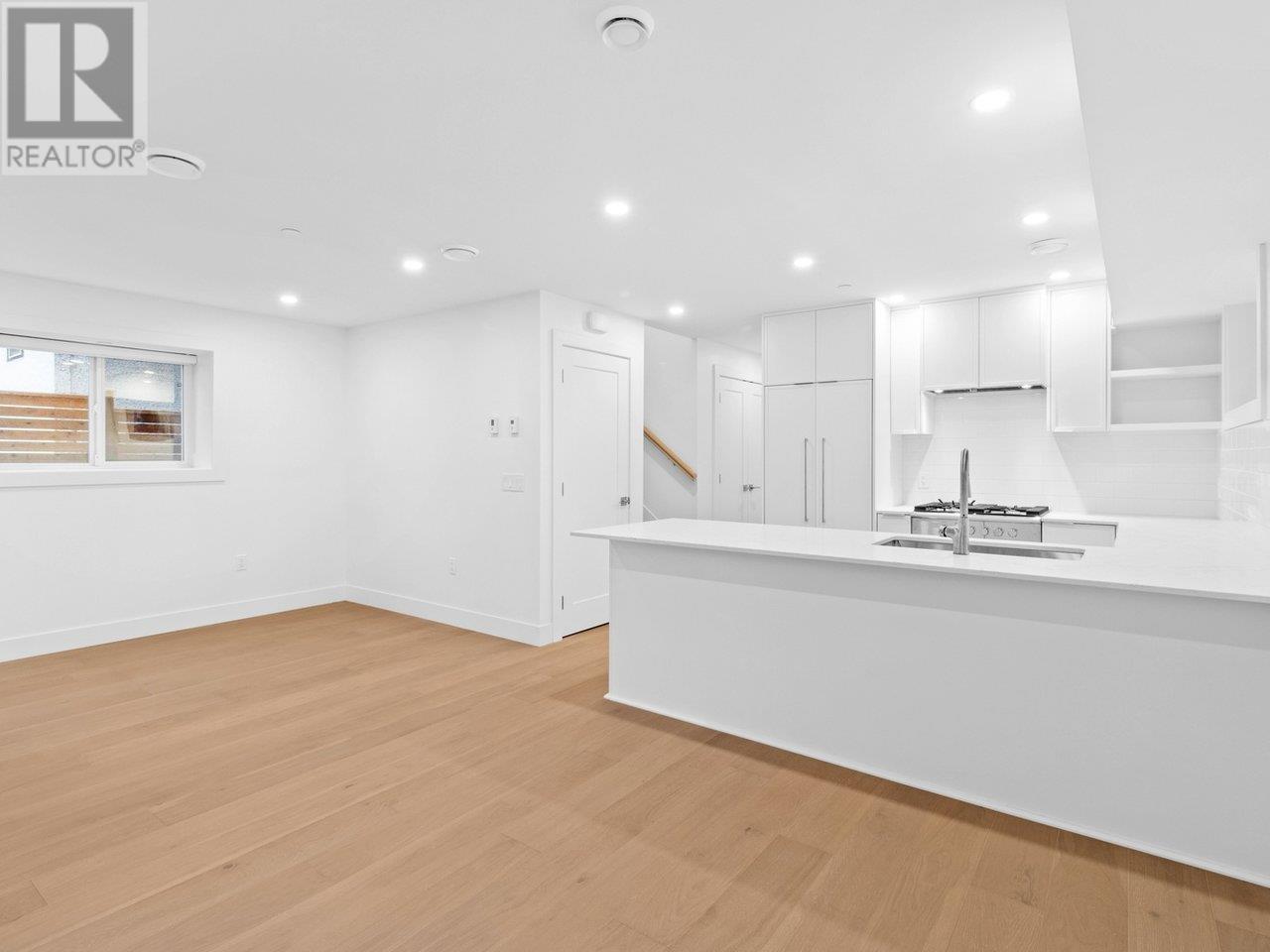 Listing Picture 5 of 26 : 4867 LANARK STREET, Vancouver / 溫哥華 - 魯藝地產 Yvonne Lu Group - MLS Medallion Club Member