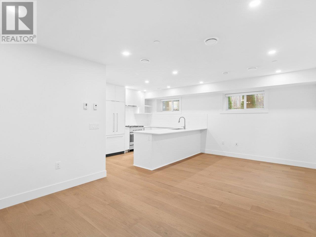 Listing Picture 7 of 26 : 4867 LANARK STREET, Vancouver / 溫哥華 - 魯藝地產 Yvonne Lu Group - MLS Medallion Club Member