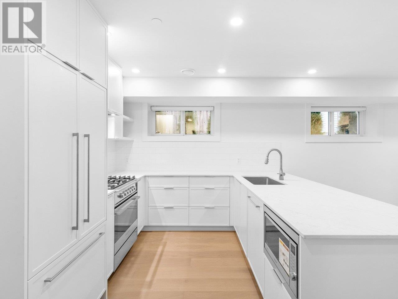 Listing Picture 9 of 26 : 4867 LANARK STREET, Vancouver / 溫哥華 - 魯藝地產 Yvonne Lu Group - MLS Medallion Club Member