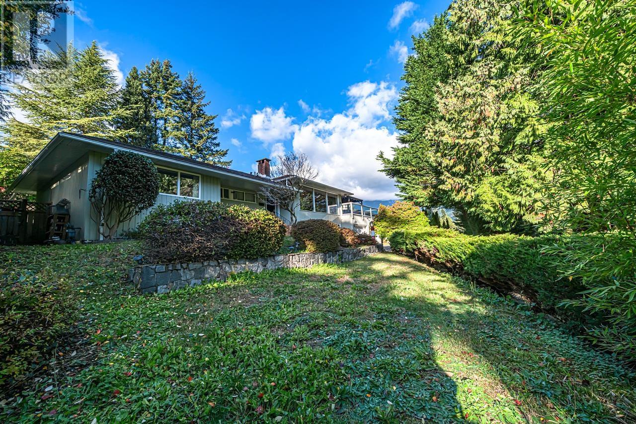 Property at 651 KENWOOD ROAD image 2