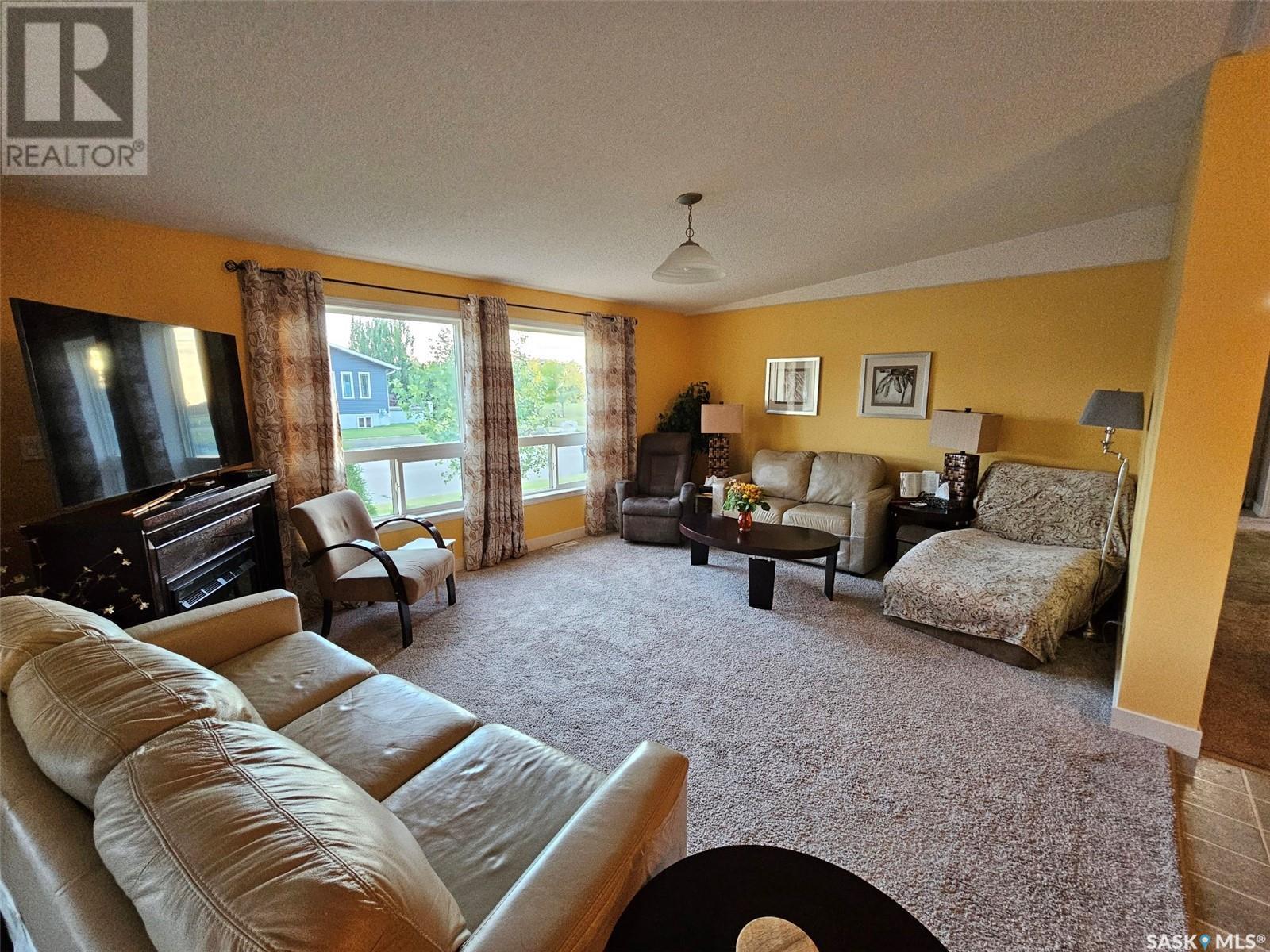 220 Fifth Street, Carnduff, Saskatchewan  S0C 0S0 - Photo 10 - SK984536