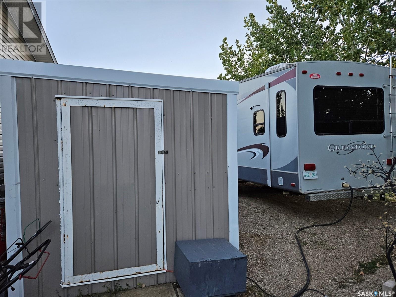 220 Fifth Street, Carnduff, Saskatchewan  S0C 0S0 - Photo 45 - SK984536