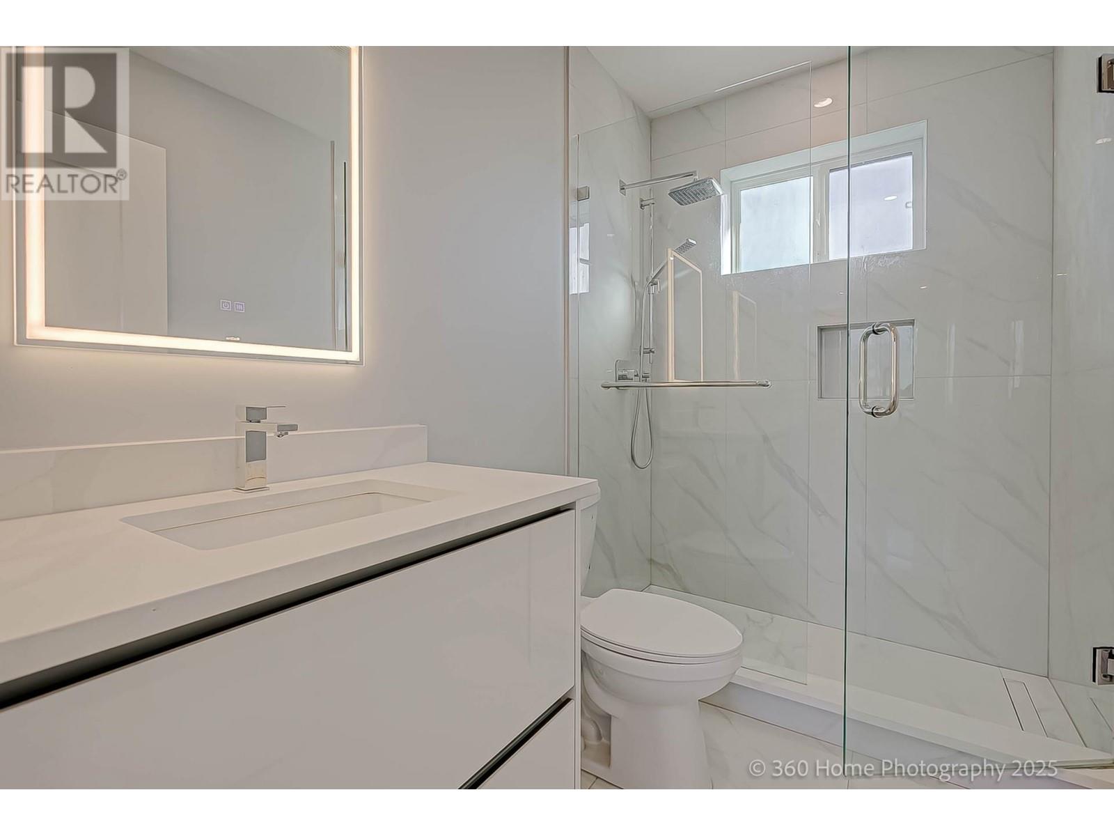 Listing Picture 21 of 33 : 2714 E 56TH AVENUE, Vancouver / 溫哥華 - 魯藝地產 Yvonne Lu Group - MLS Medallion Club Member