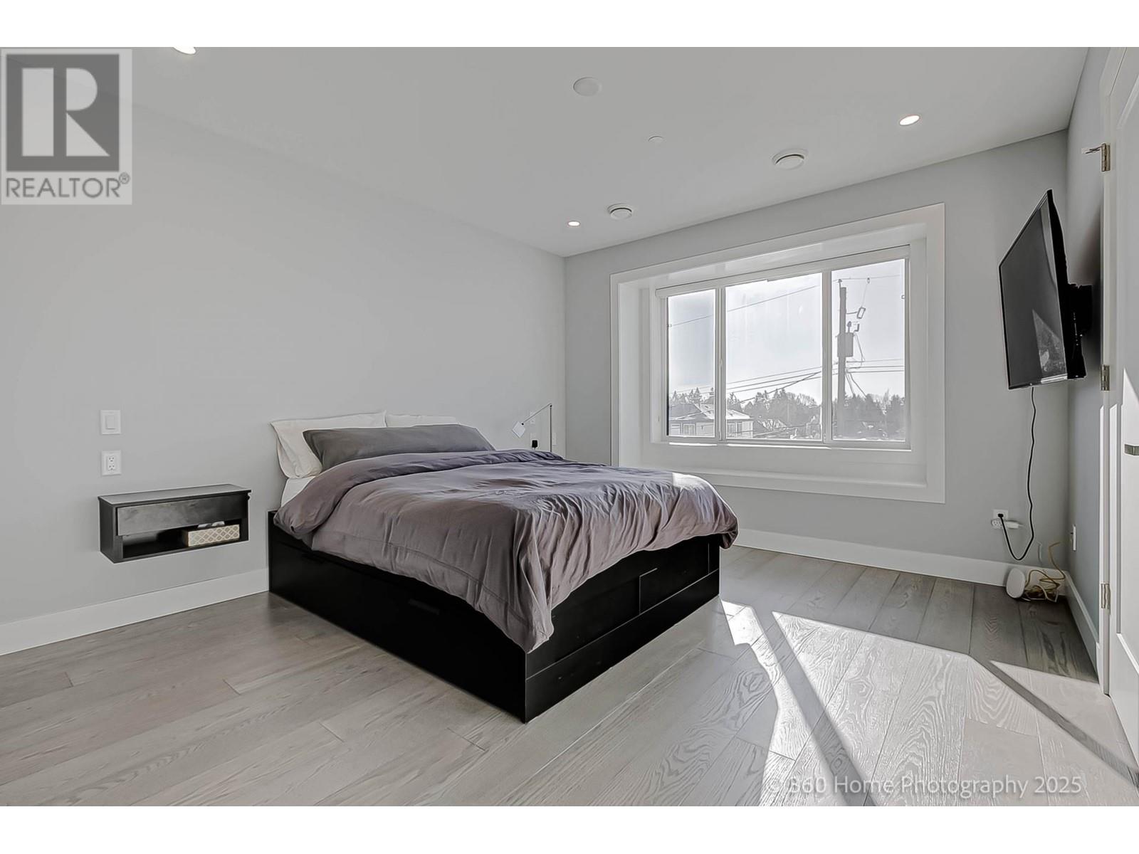 Listing Picture 14 of 33 : 2714 E 56TH AVENUE, Vancouver / 溫哥華 - 魯藝地產 Yvonne Lu Group - MLS Medallion Club Member