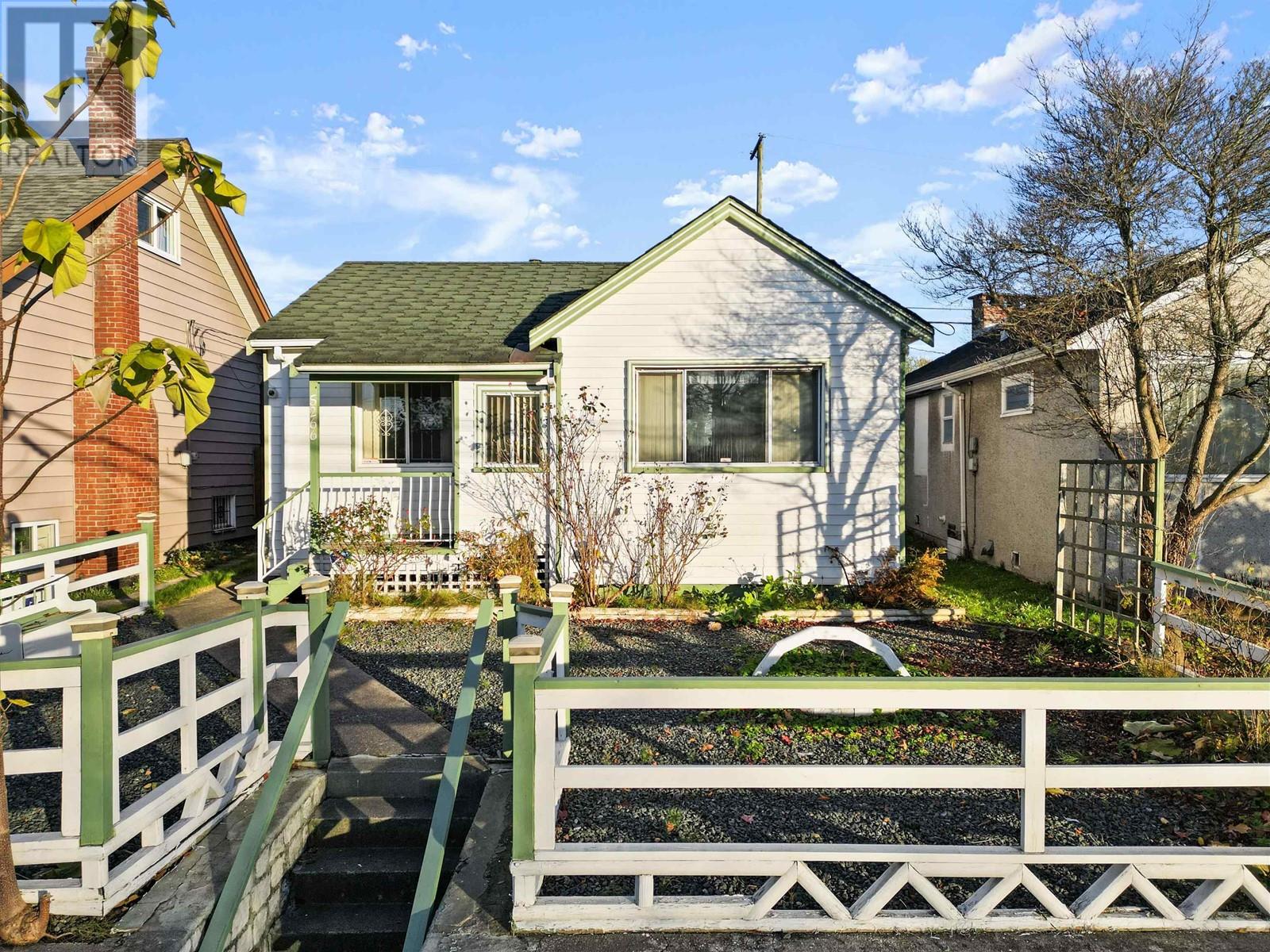 5266 Fraser Street, Vancouver, British Columbia  V5W 2Y9 - Photo 2 - R2955333