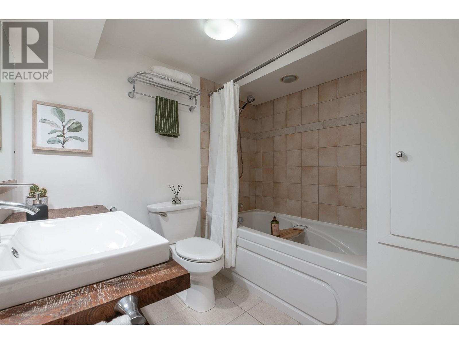 Listing Picture 12 of 20 : 203 150 ALEXANDER STREET, Vancouver / 溫哥華 - 魯藝地產 Yvonne Lu Group - MLS Medallion Club Member