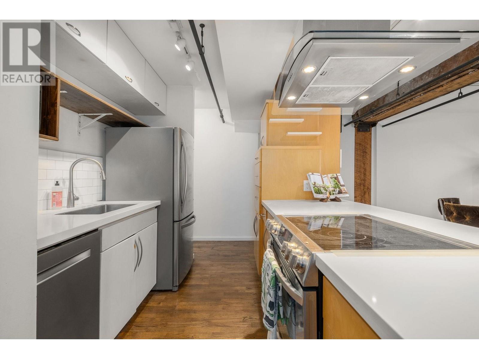 Listing Picture 8 of 20 : 203 150 ALEXANDER STREET, Vancouver / 溫哥華 - 魯藝地產 Yvonne Lu Group - MLS Medallion Club Member